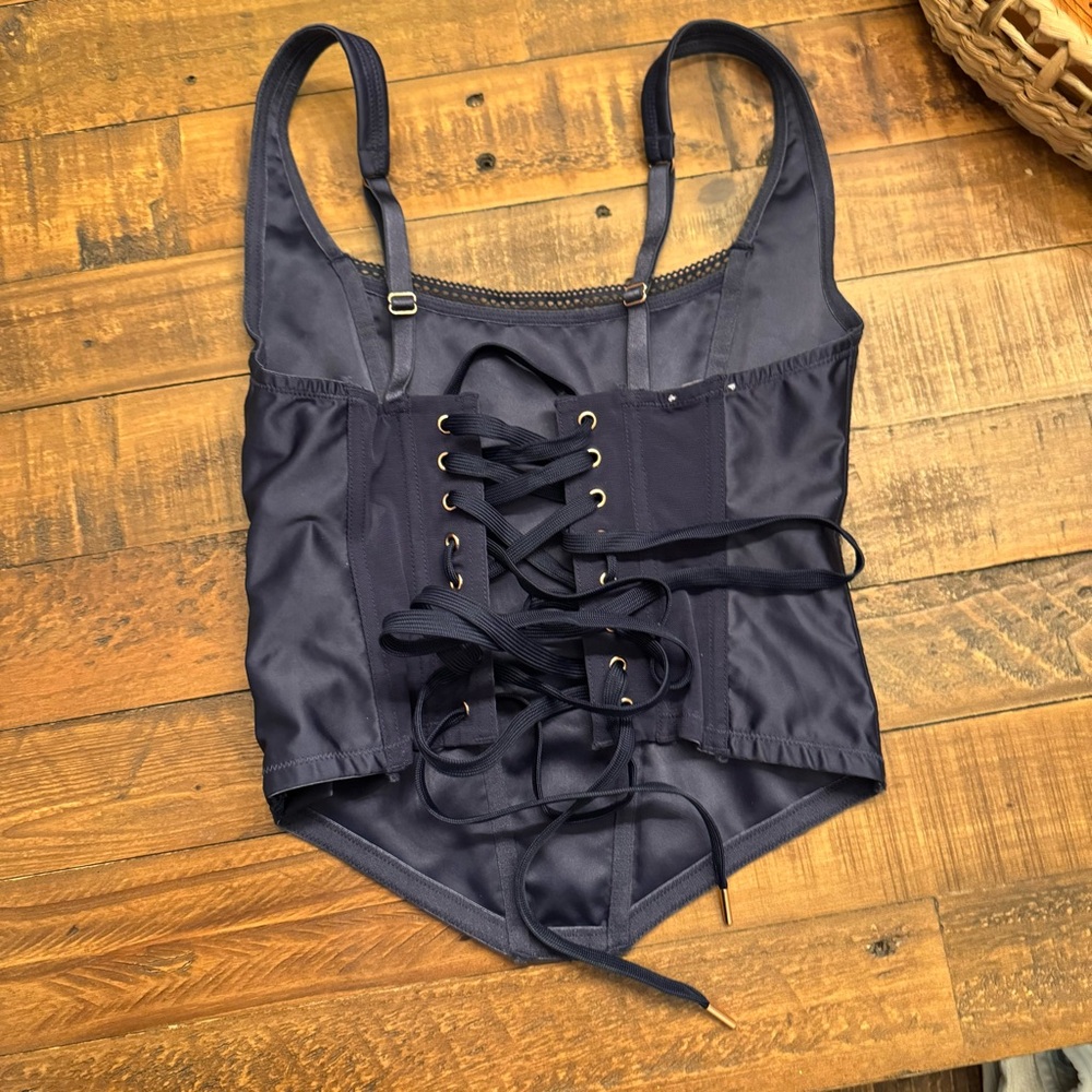 SAVAGE‎ x FENTY Lace Up Corset - Picture 2 of 5